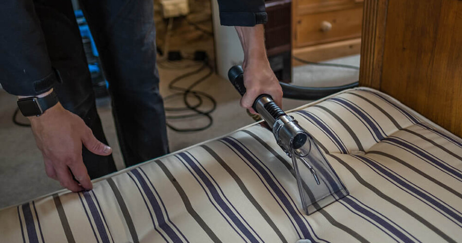 Les produits et erreurs à éviter lors du nettoyage d’un matelas 1 nettoyage matelas erreurs eviter